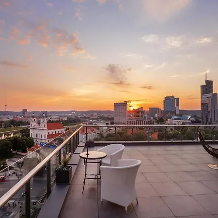 Cohost I Luxury City, River Views I W-100m2 Living Space & Terrace I Garage Parking Apartment *