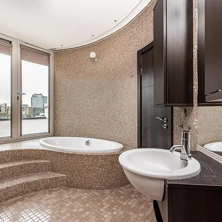 Cohost I Luxury City, River Views I W-100m2 Living Space & Terrace I Garage Parking *