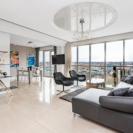Apartment Cohost I Luxury City, River Views I W-100m2 Living Space & Terrace I Garage Parking