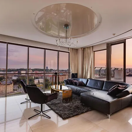 Cohost I Luxury City, River Views I W-100m2 Living Space & Terrace I Garage Parking アパート