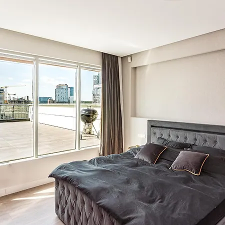 Cohost I Luxury City, River Views I W-100m2 Living Space & Terrace I Garage Parking Apartment