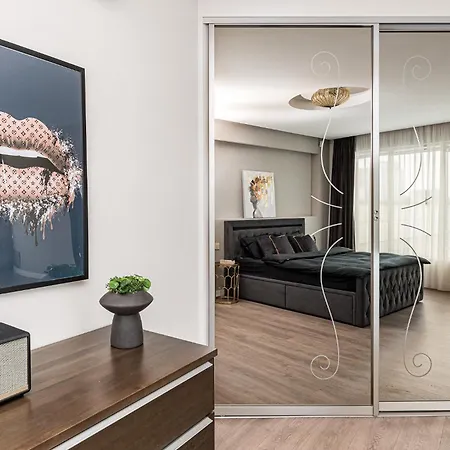 Appartement Cohost I Luxury City, River Views I W-100m2 Living Space & Terrace I Garage Parking