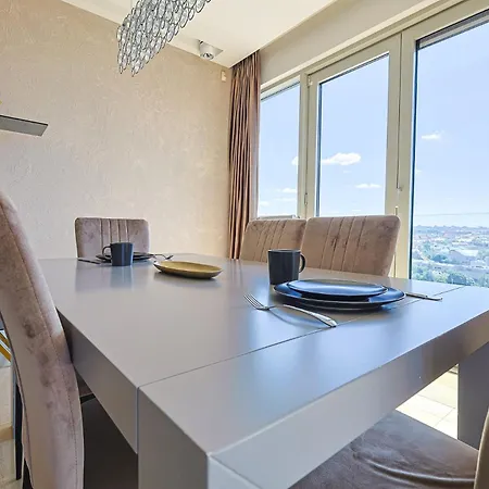 Cohost I Luxury City, River Views I W-100m2 Living Space & Terrace I Garage Parking Apartment