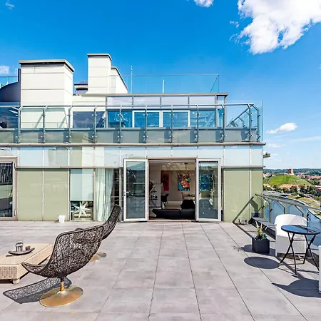 Cohost I Luxury City, River Views I W-100m2 Living Space & Terrace I Garage Parking شقة فيلنيوس
